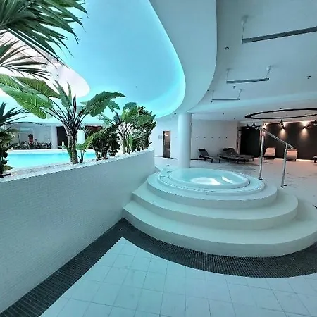 Hanza Tower 23 Pool & Jacussi * Szczecin